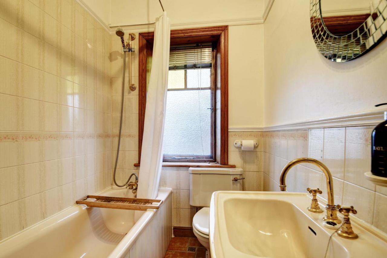 Spacious Victorian Townhouse Near Hcc With Off Street Parking Harrogate Zewnętrze zdjęcie