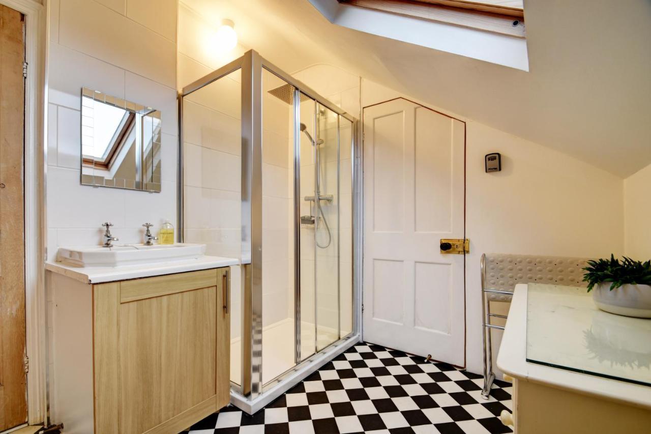 Spacious Victorian Townhouse Near Hcc With Off Street Parking Harrogate Zewnętrze zdjęcie